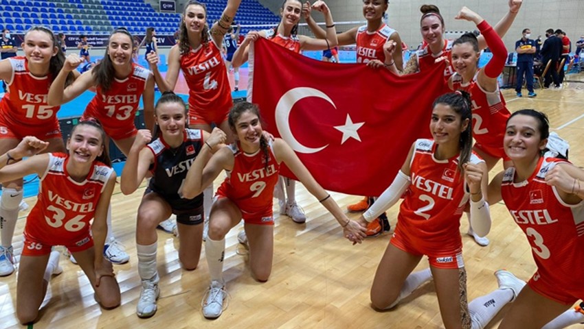 17 Yaş Altı Kız Voleybol Milli Takımımız Avrupa ikincisi oldu