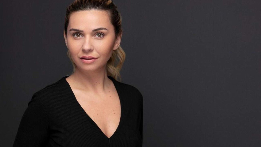 Başrolde Meral Asiltürk’ün de yer aldığı ''Ağaçlar Ayakta Ölür'' isimli oyun seyirciyle buluşuyor