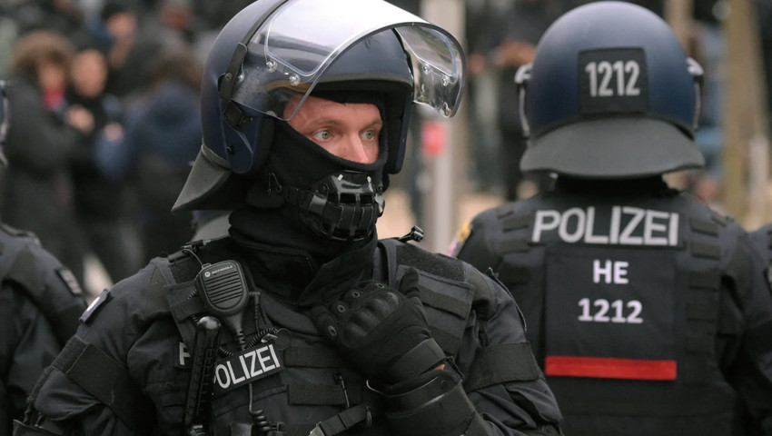 Almanya’da yılbaşı gecesi kabusu: Havai fişekler can aldı; 2 ölü var