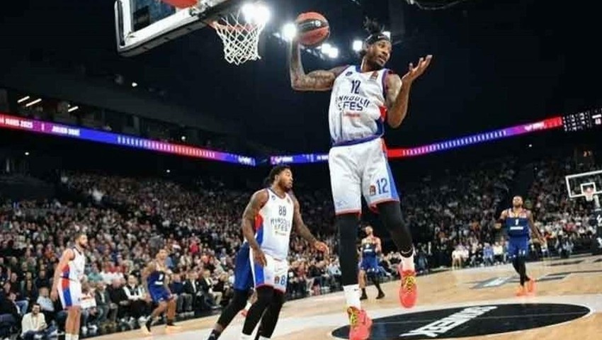 Anadolu Efes deplasmanda yıkıldı