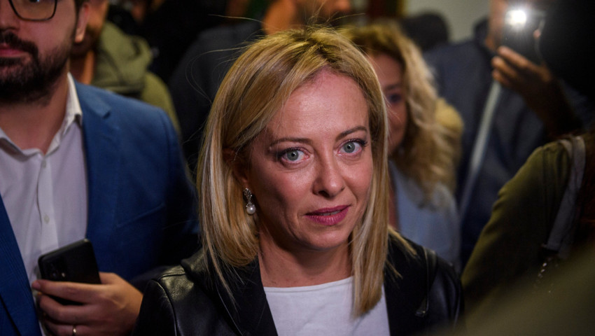 İtalya’da burka, peçeye yasak, camilere ekstra denetim geliyor!