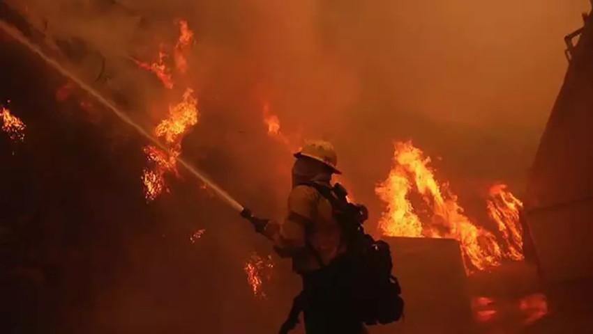 Los Angeles’ta itfaiyeci kılığına giren yağmacılar yakalandı