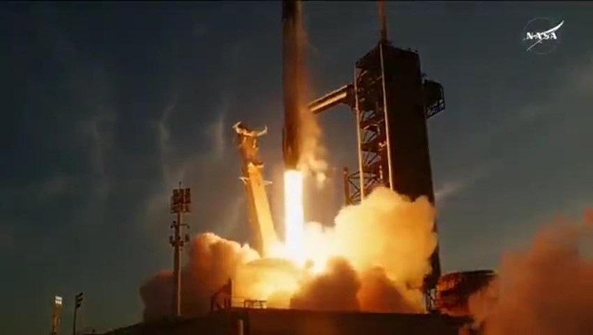 SpaceX, 4 astronotu uzaya gönderdi