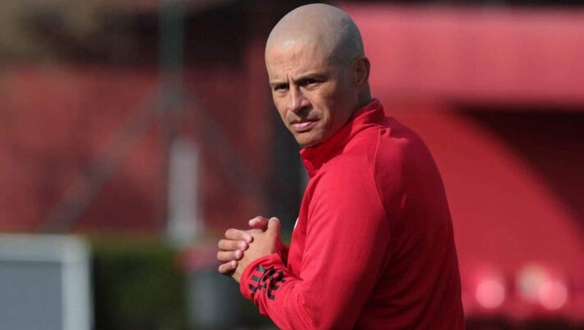 Alex de Souza'dan sürpriz karar