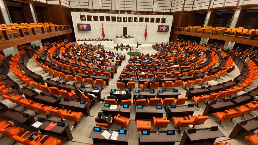 TBMM'de Can Atalay krizi! AYM kararı okundu, ortalık karıştı