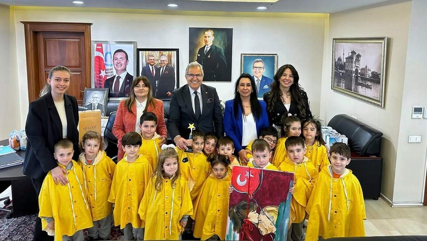 Bandırma'nın gururu Mutlu Çocuklar anaokulu Başkan Mirza'yı ziyaret etti