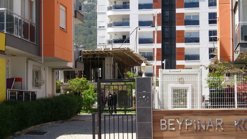 Genç kadın evinde ölü bulundu! Sevgilisi gözaltında...