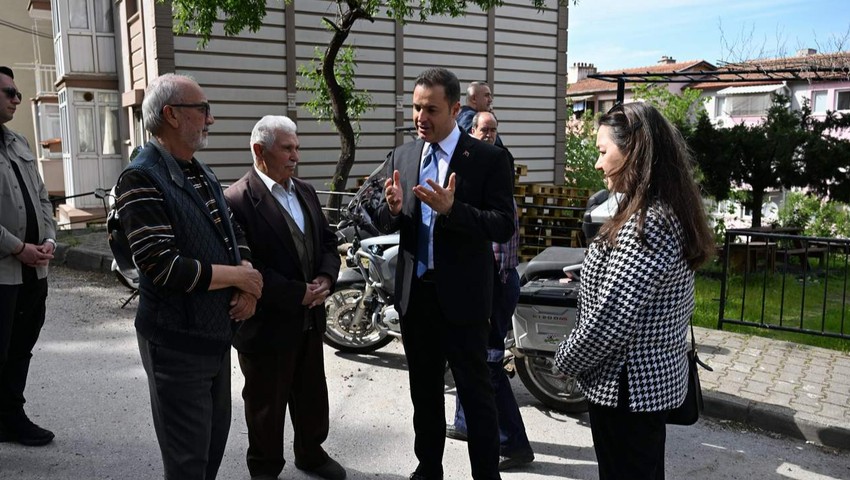Balıkesir'de Başkan Akın, kolları sıvadı sahaya indi
