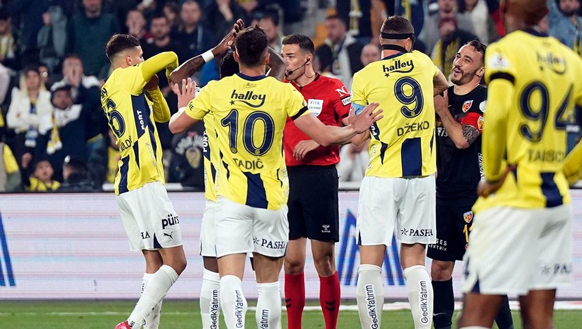 Fenerbahçe'de büyük operasyon: 11 futbolcu ile yollar ayrılıyor