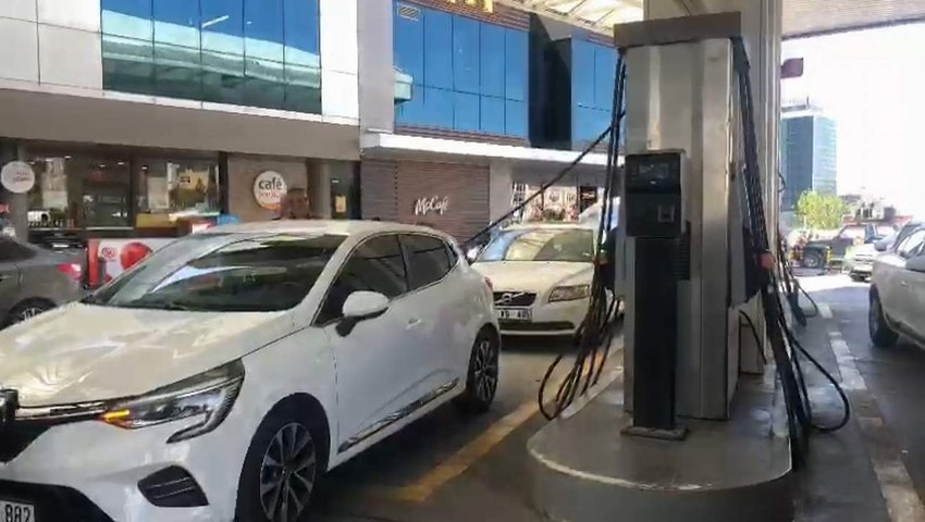 Deprem sonrası akaryakıt istasyonlarına hücum ettiler!