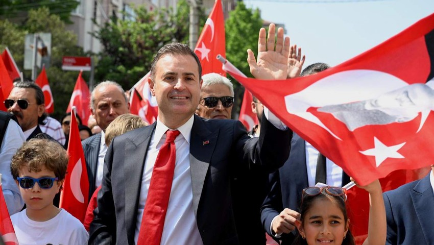 Balıkesir Büyükşehir Belediye Başkanı Akın'dan çocuklara unutulmaz bir 23 Nisan şöleni