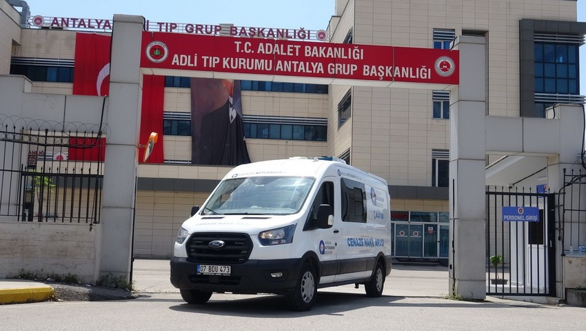 Antalya'da saatlerce süren rehine krizi bir cinayet bir intiharla son buldu!