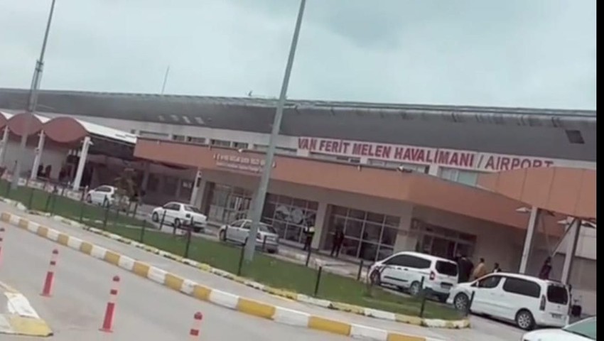Külçe külçe altın, deste deste para... Hepsi havalimanında ele geçirildi - Resim: 1