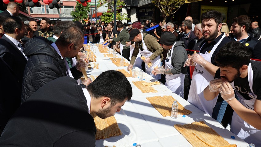 Sadece 5 dakikada ''boğazı'' sayesinde 10 gram altın sahibi oldu