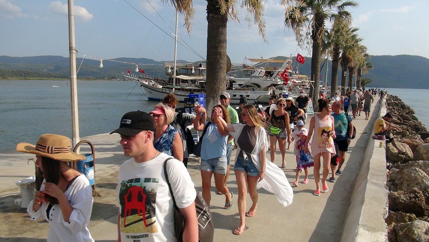 İranlı turistlerin ''deniz'' tatili Türkiye'nin Turizm Başkenti ünvanına el değiştirdi!