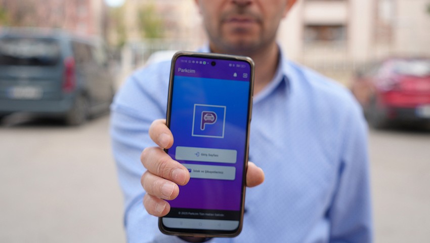 Haberlerde gördüğü yanan araçtan etkilenen öğretmen ''Parkcim''i üretti...