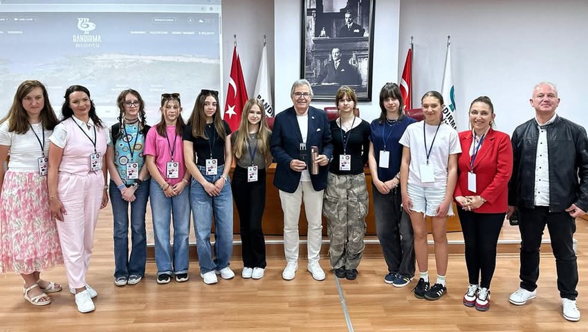 Bandırma Belediye Başkanı Mirza, Erasmus öğrencilerini ağırladı
