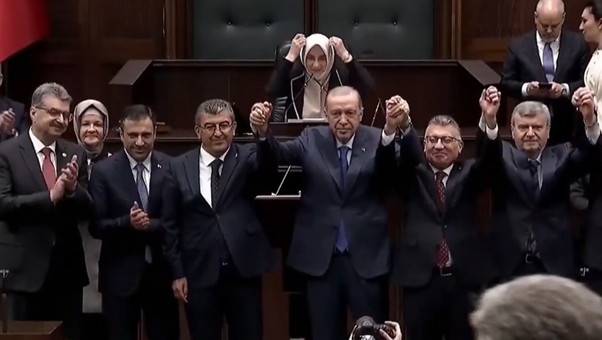 CHP listesinden Meclis'e giren vekil AK Parti'ye katıldı
