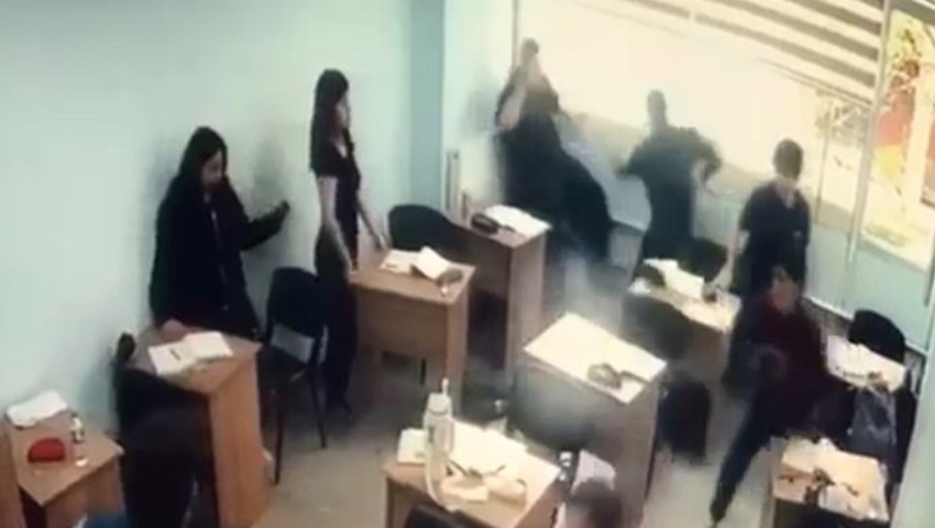 Özel kursta kabus: Bıçak ve sopayla sınıfa girdi, 12 yaşındaki çocuğu döve döve hastanelik etti!