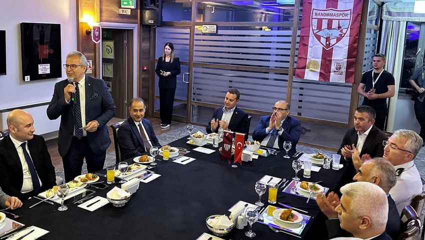 Bandırma Belediye Başkanı Mirza Bandırmaspor'a moral ve destek programına katıldı