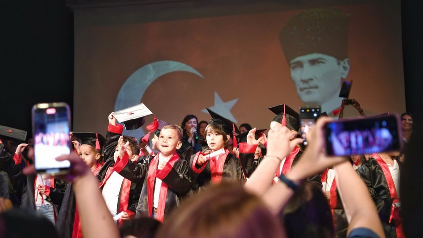 Konyaaltı kreşlerinin minikleri kep attı