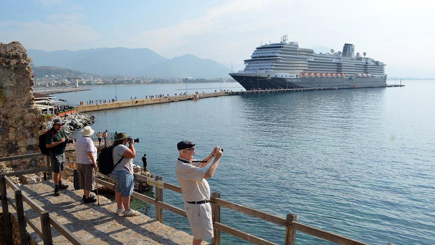 Antalya'da kruvaziyer turizminde 12 yıl sonra ilk yaşandı