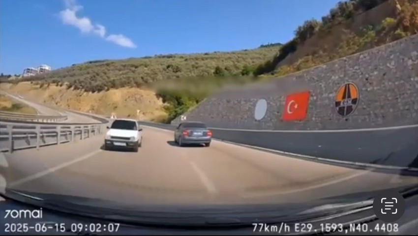 Otoyolda ters yöndeki ''tam gaz trafik teröristi'' ortalığı birbirine kattı!