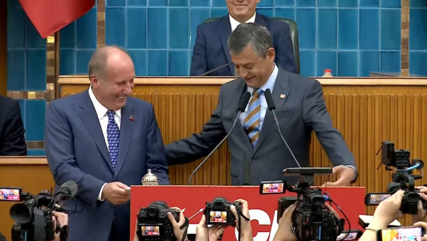 Muharrem İnce yeniden ''baba evi CHP'ye'' katıldı! Kürsüdeki ilk mesajı dikkat çekti!