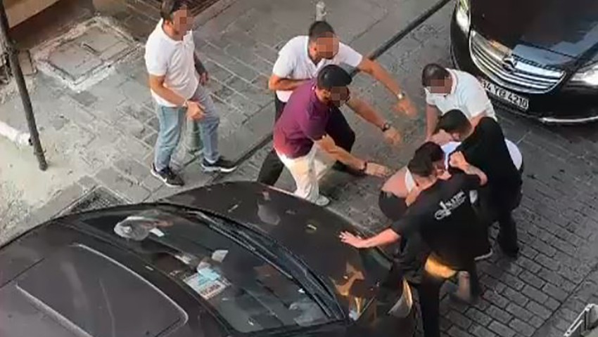 İstanbul'da yol verme kavgası: Tekme tokat dövdüler