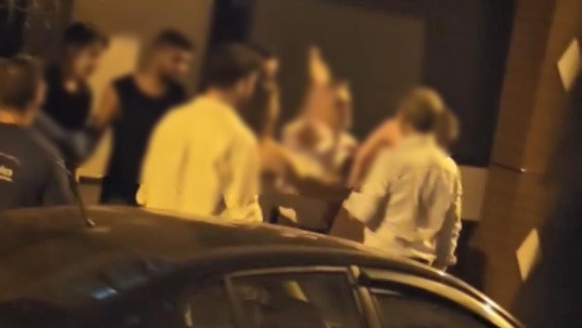 Sokak ortasında 2 çocuğa dayak attı, tokadı yedi!