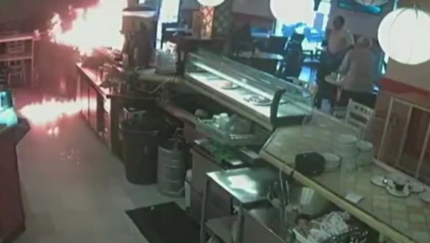 Mayonez bitti diye sinirlenen psikopat kafeyi ateşe verdi