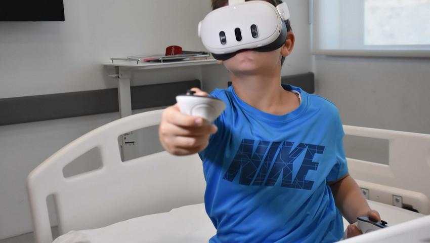 Minikler için korku, kaygı ve ağrıya karşı sanal gerçeklik gözlüklerle ön tedavi başladı