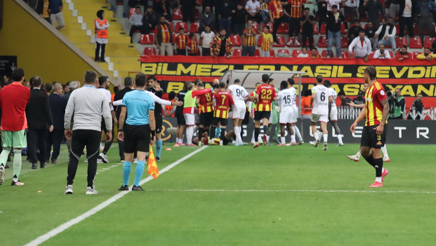 Maçın hakemi yeni kuralı yanlış yorumladı, 90+5'teki gol bir kulübün yönetimini götürdü..