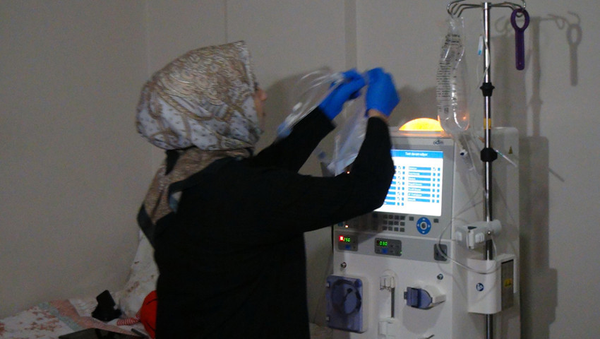 Böbrek yetmezliği çekiyordu; 27 yaşında evdeki tedaviyle hayata tutundu