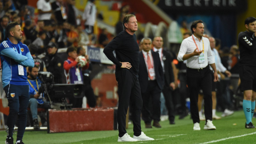 Süper Lig'de bir teknik direktör daha gitti