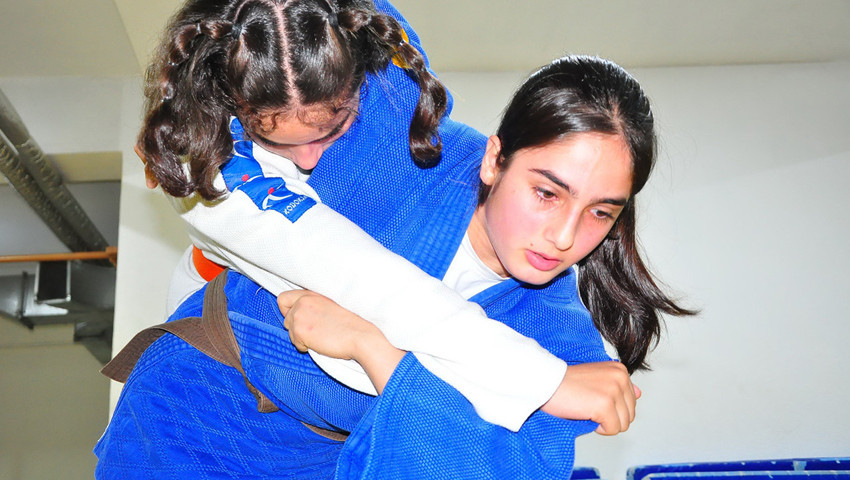 15 yaşındaki liseli Sude'den uluslararası arenada büyük başarı!