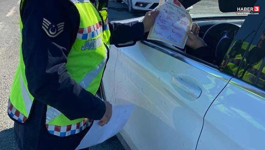 Jandarma ceza yazdığı kişinin kim olduğunu öğrenince yazdığı park cezasını kendi cebinden ödedi