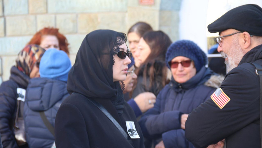 Ünlü oyuncu Burcu Özberk'in acı günü