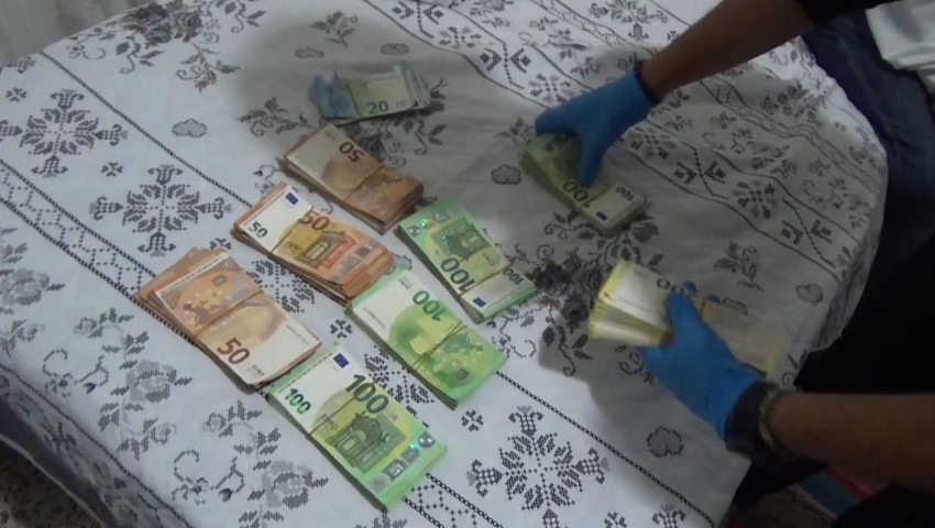 Evini satıp parasını dolandırıcılara verdi: 85 bin avro derin dondurucudan çıktı! - Resim: 3