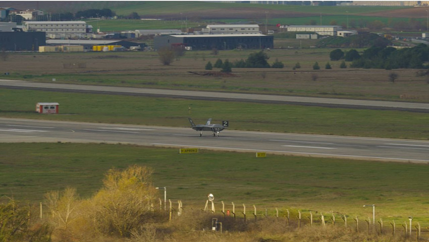Türkiye'nin gururu insansız savaş uçağı KIZILELMA'dan ilk otonom kol uçuşu - Resim: 3