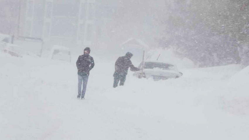 Kar ve dondurucu soğuklar Türkiye'yi esir aldı: Binlerce yerleşim yerine ulaşılamıyor!