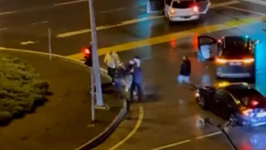 Trafik kazasına karışan sürücüye dehşeti yaşattılar!