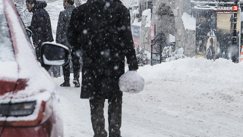 Yeni haftanın hava durumu belli oldu: Kuvvetli kar yağışı Türkiye'yi beyaza bürüyecek!