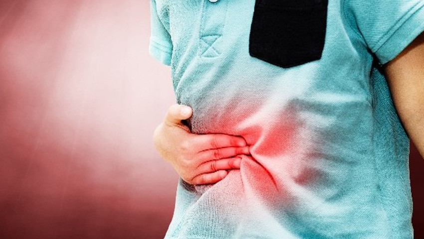 Çocuklarda geçmeyen karın ağrısına dikkat: Asla bunu yapmayın!