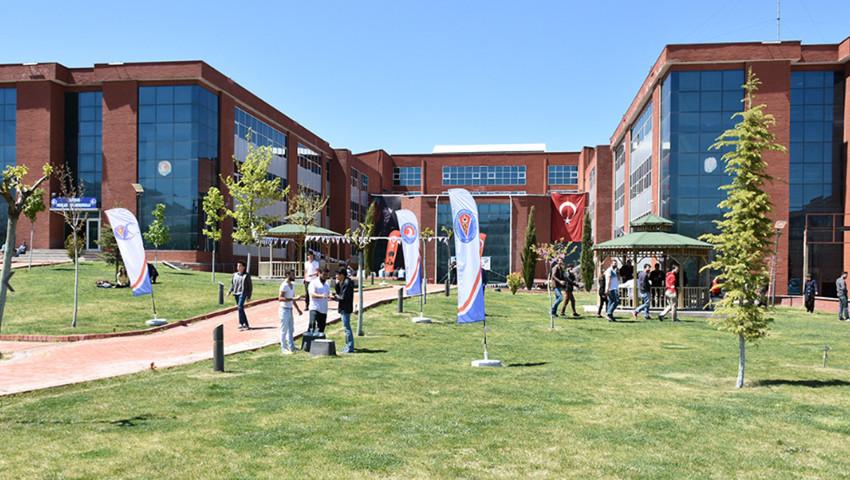 Üniversitede taciz skandalı: Öğretim üyesi meslekten atıldı!