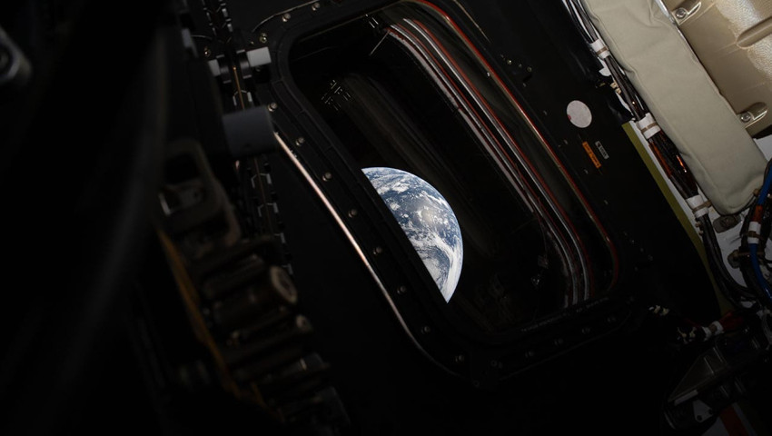 Ay'a yapılan tarihi yolculuktan ilk kareler: İşte Artemis 2 mürettebatının gözünden Dünya