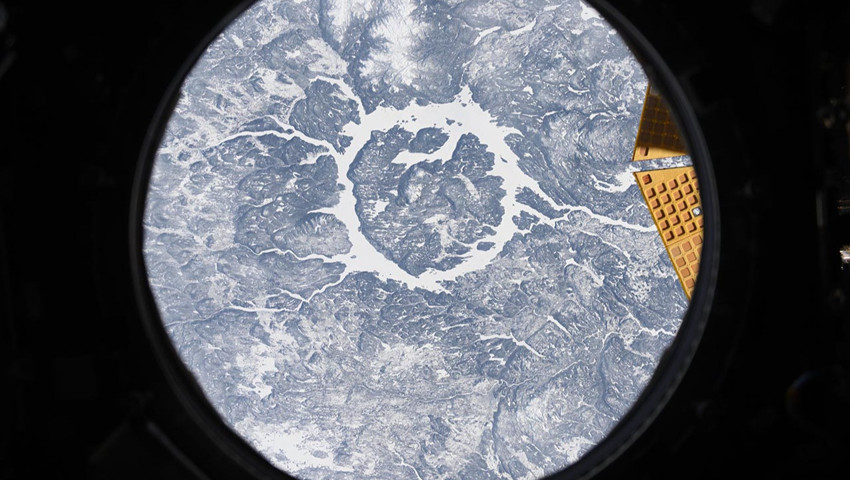 Tarihi yolculukta bir eşik daha geçildi: Artemis II astronotları Ay'ın çekim alanında!