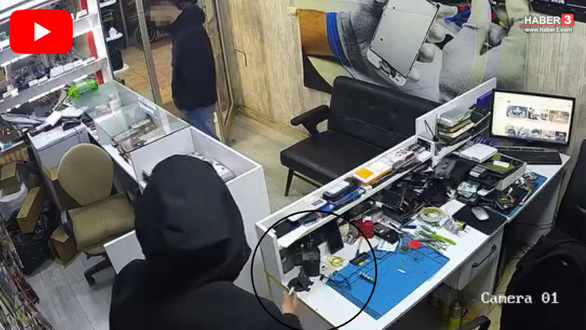 Arkadaşı 'oha lan kamera var" dedi ama o durmadı! Pişkin hırsız kameraya aldırış etmeden çaldı