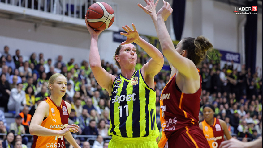 EuroLeague'te Galatasaray ve Fenerbahçe derbisinde TRT’ye sert tepki: Taraftar ayağa kalktı!