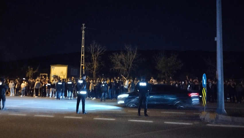 Samandıra'da gergin gece: Fenerbahçe'nin takım otobüsü taşlandı